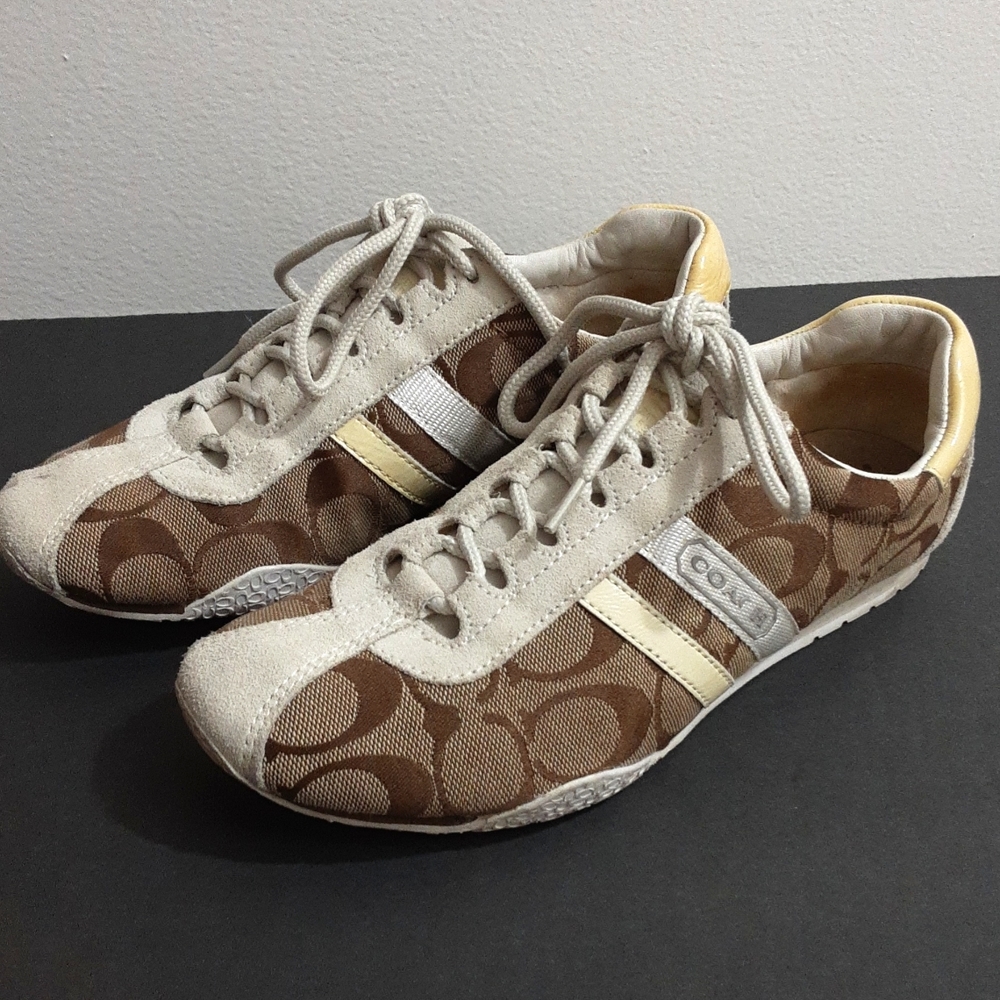 ❤❤❤COACH KIDS SHOES SIZE 6.5❤❤❤